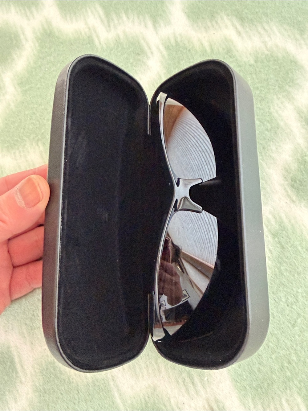 PUMA Black Sport Polarized Sunglasses with Matching Protective Case PE0041SCOS - Picture 10 of 10